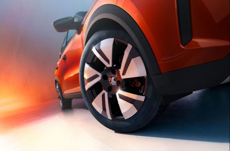 SUV readiness with pronounced wheel arches. https://www.halesowenmotorhouse.co.uk/assets/media/fronteraalloys.jpeg